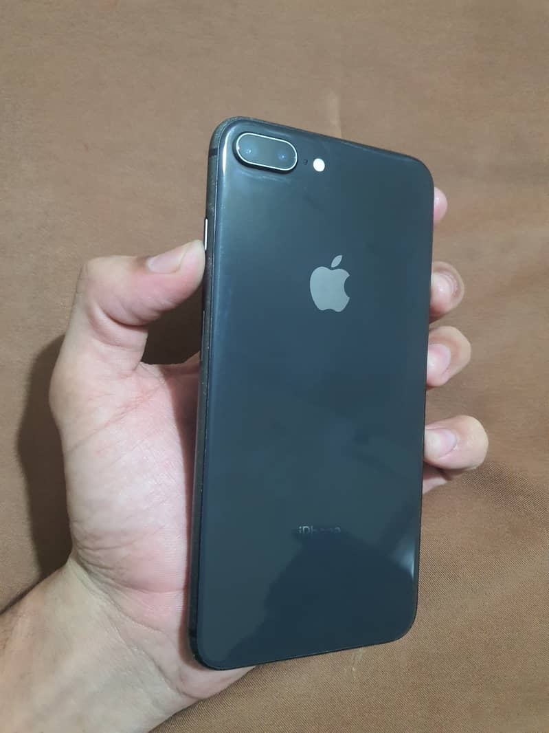 Apple iPhone 8 Plus 1