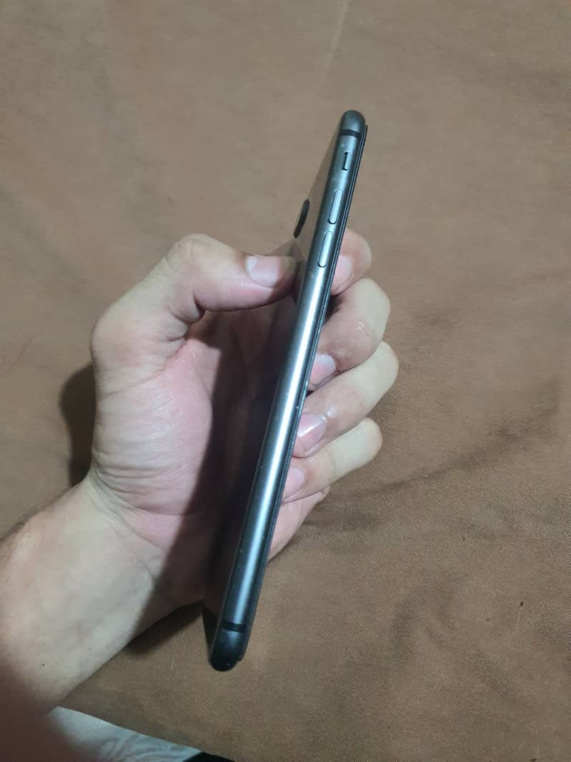 Apple iPhone 8 Plus 4
