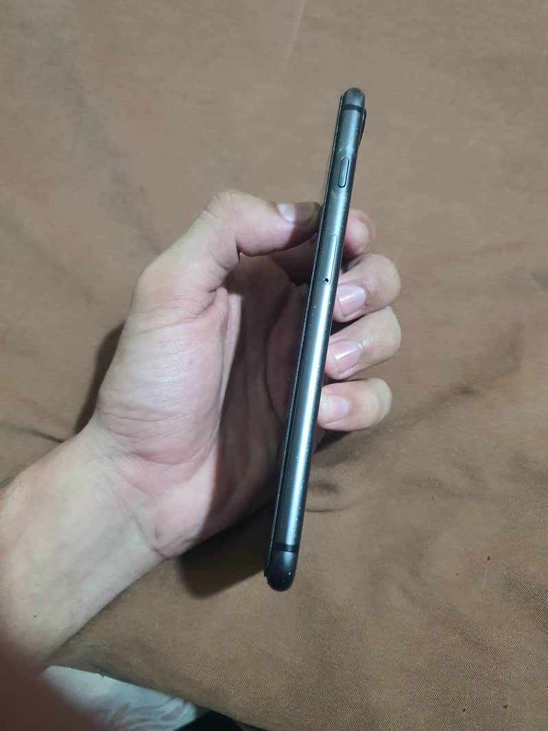 Apple iPhone 8 Plus 5