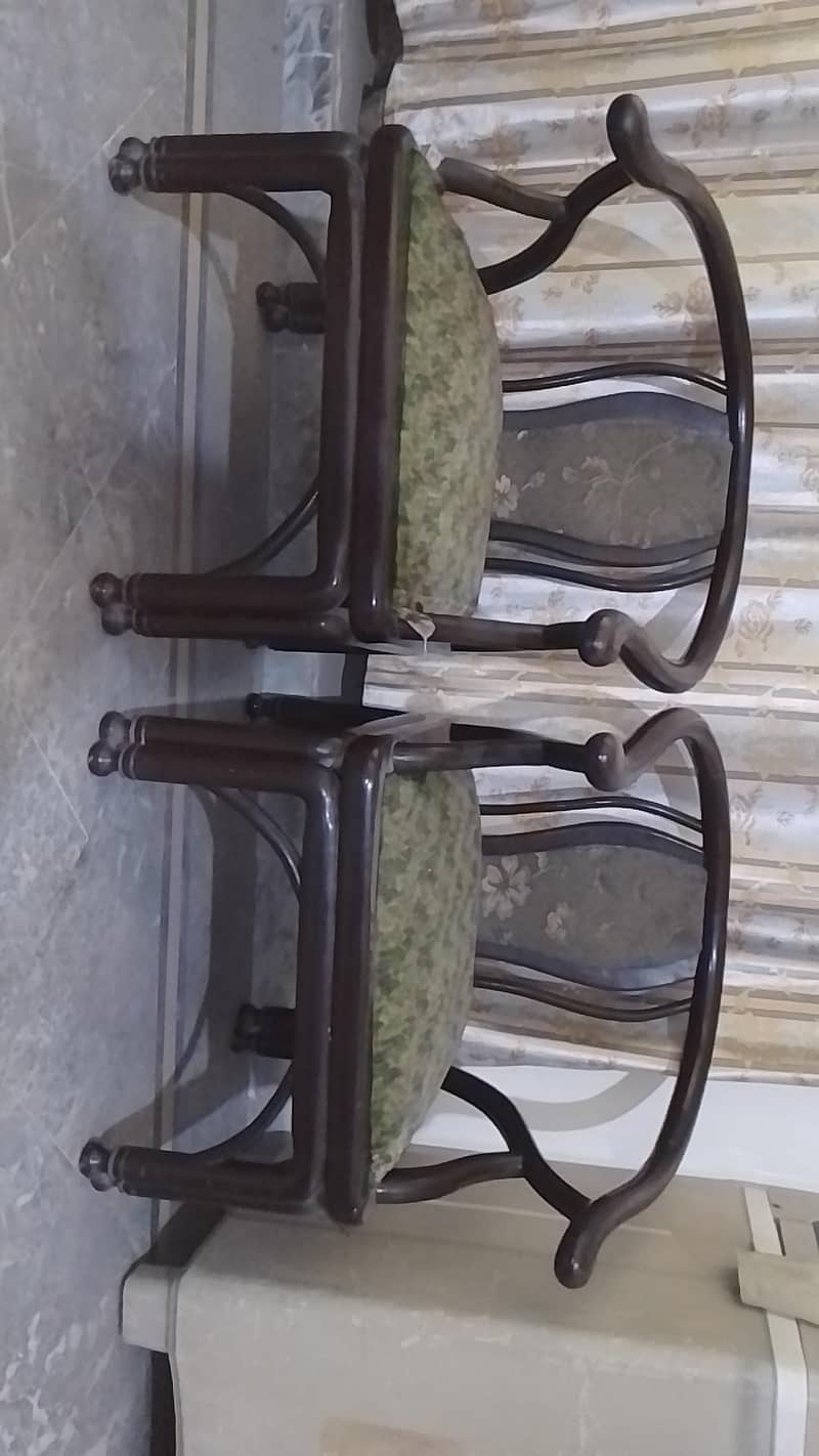 Chairs 0