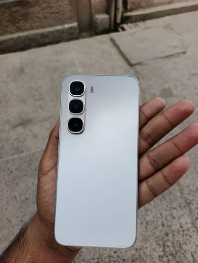 Infinix hot 60 pro condition 10 by 10