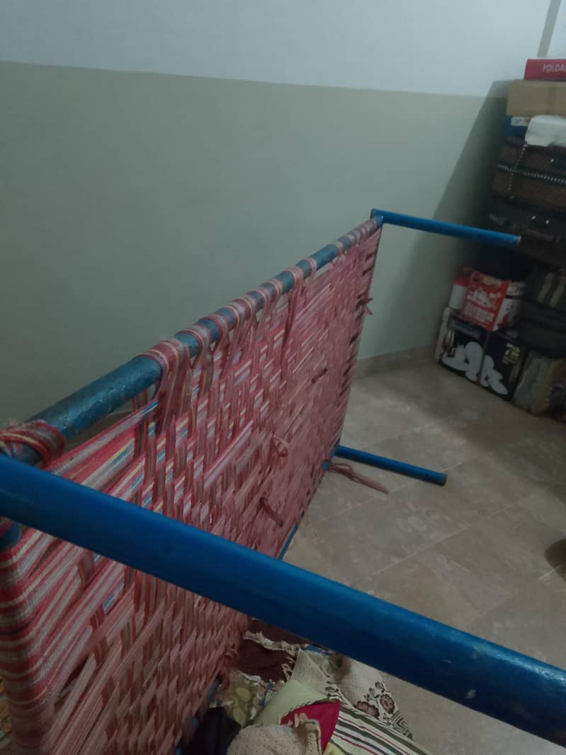single iron bed 0