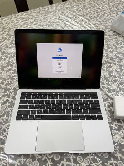MacBook Pro (13-inch, 2019, Two Thunderbolt 3 ports)