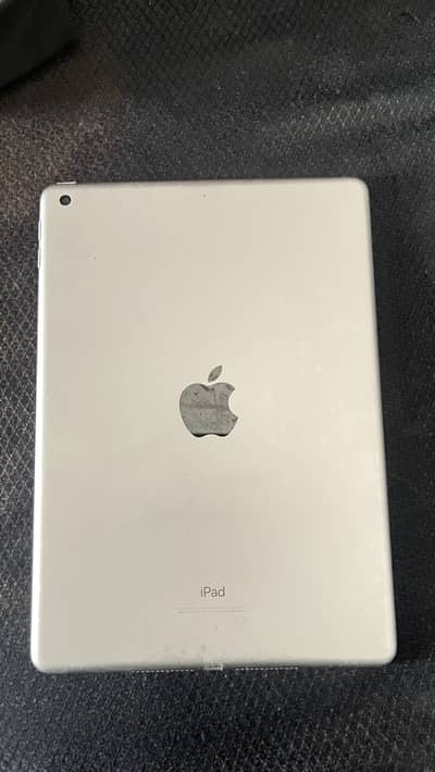 Ipad 5th gen 32 GB 10/10 condition