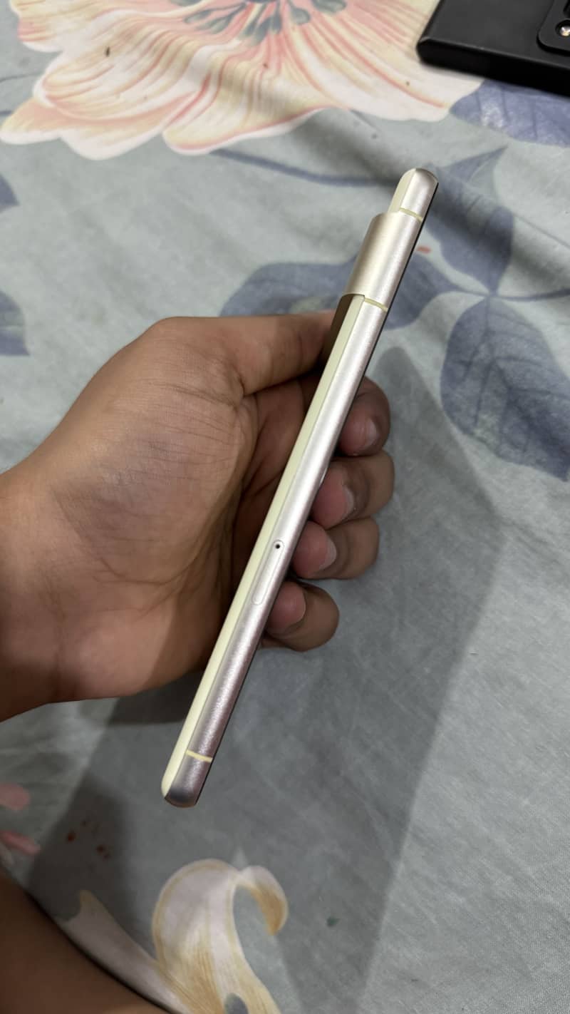 Google Pixel 7 4