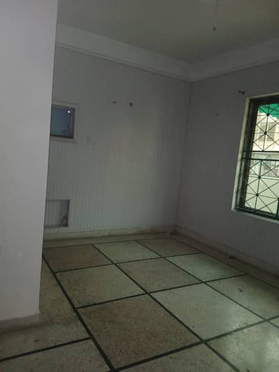 10 MARLA UPPER PORTION IDEAL LOCATION IN AIT