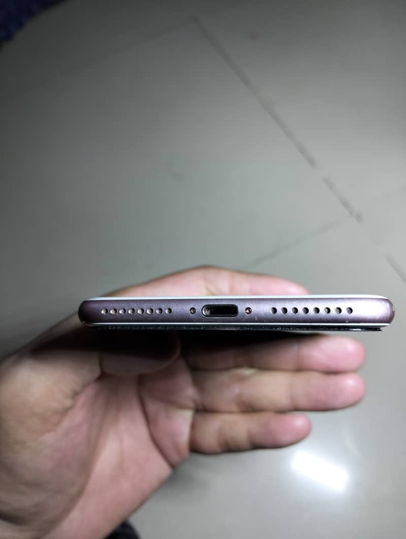 Apple iPhone 7 Plus 3