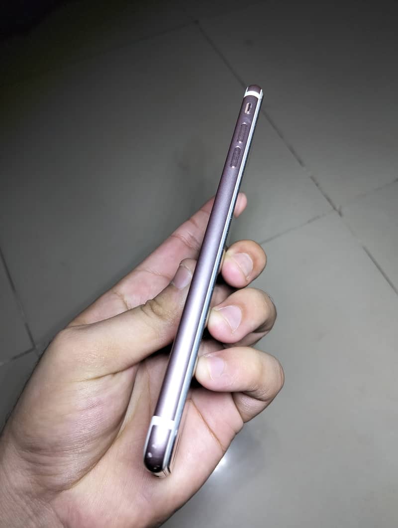 Apple iPhone 7 Plus 5