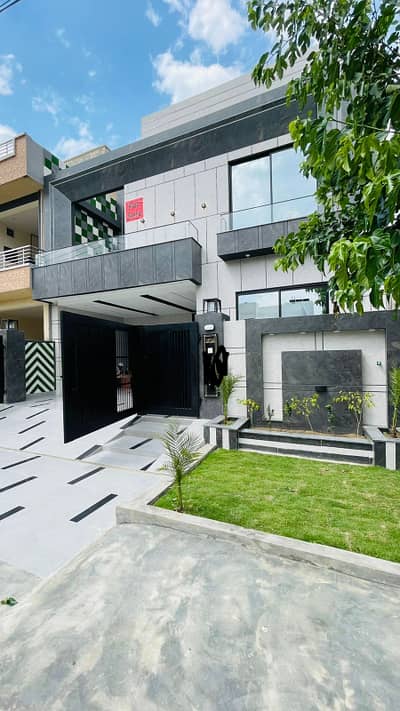 10 Marla Ultra Modern House For Sale in Block J LDA Avenue Lahore