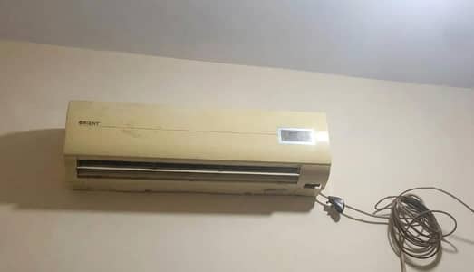 SPLIT AC 1.5 TON ORIENT IN GOOD CONDITION