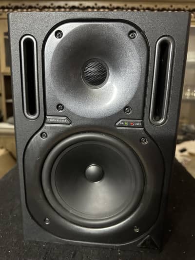 2 Pieces Bheringer Truth B2030A 6.75 inch Powererd Studio Monitors