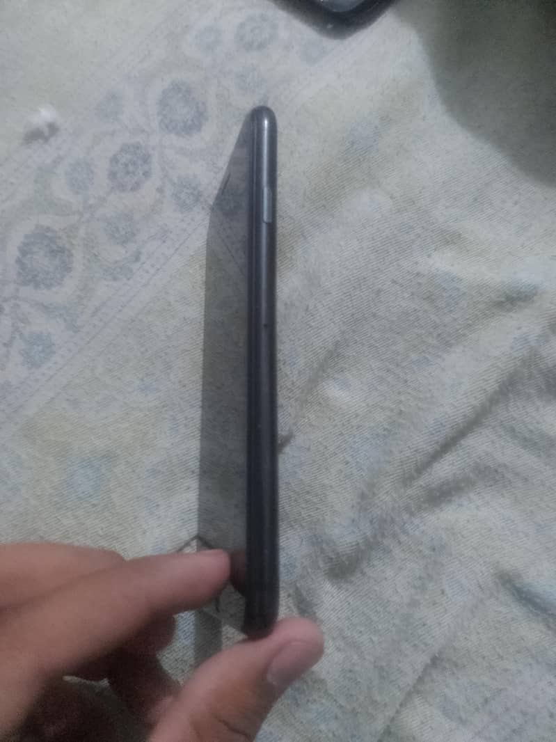 Apple iPhone 7 2