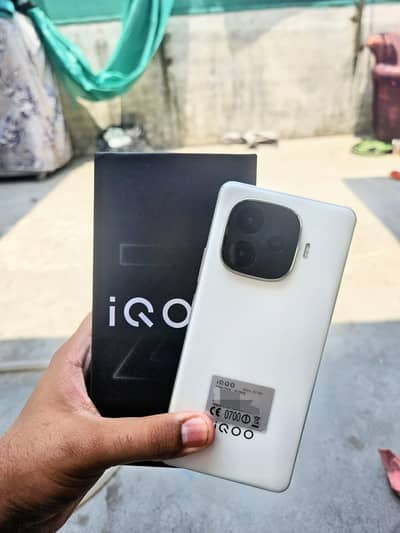 Vivo iQOO Z9 Turbo 16/256 (8S Gen 3)