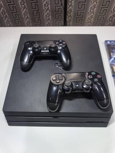 PS4 Pro 1 TB  + 2 Original Sony Controllers + 4 Games