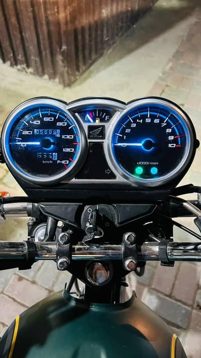 Honda 150cc  Bike only 5500 km driven new scratches less bike