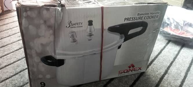 New Pressure Cooker for Sale – Excellent Condition
