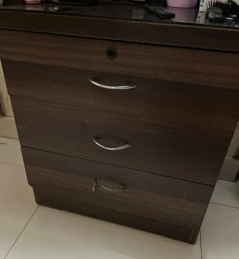 Dressing Table 0