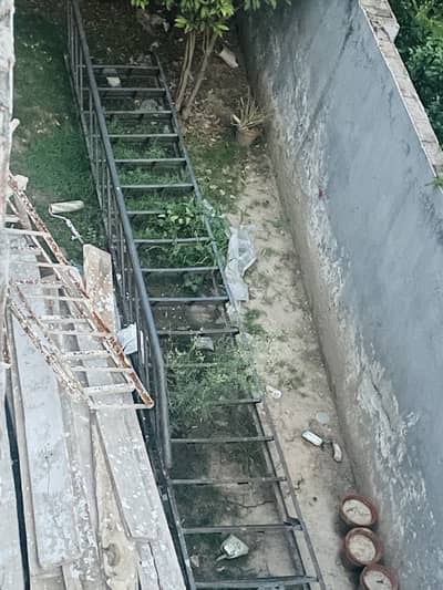 Heavy Duty Iron Steel Staircase / Seedhi For Sale – Good Condition
