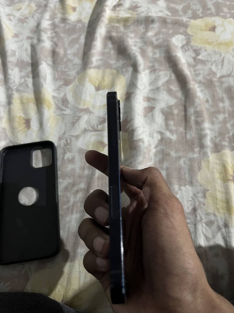 Apple iPhone 12 1