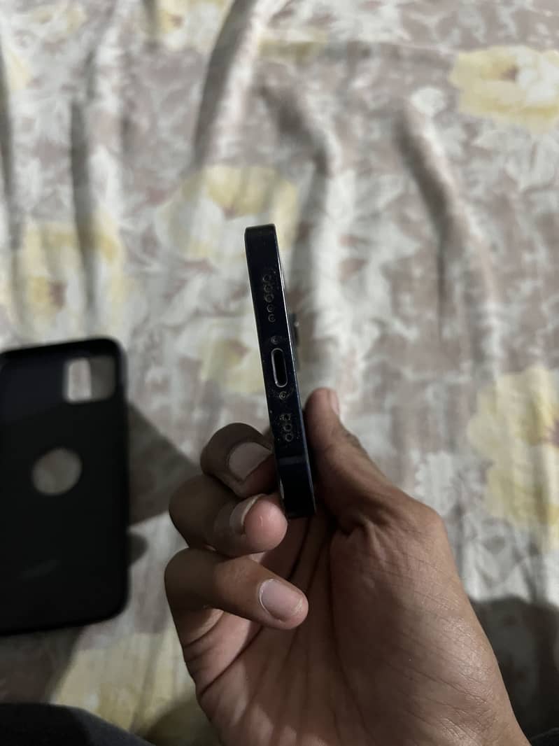 Apple iPhone 12 3