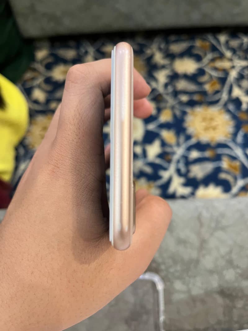 Apple iPhone 8 Plus 4