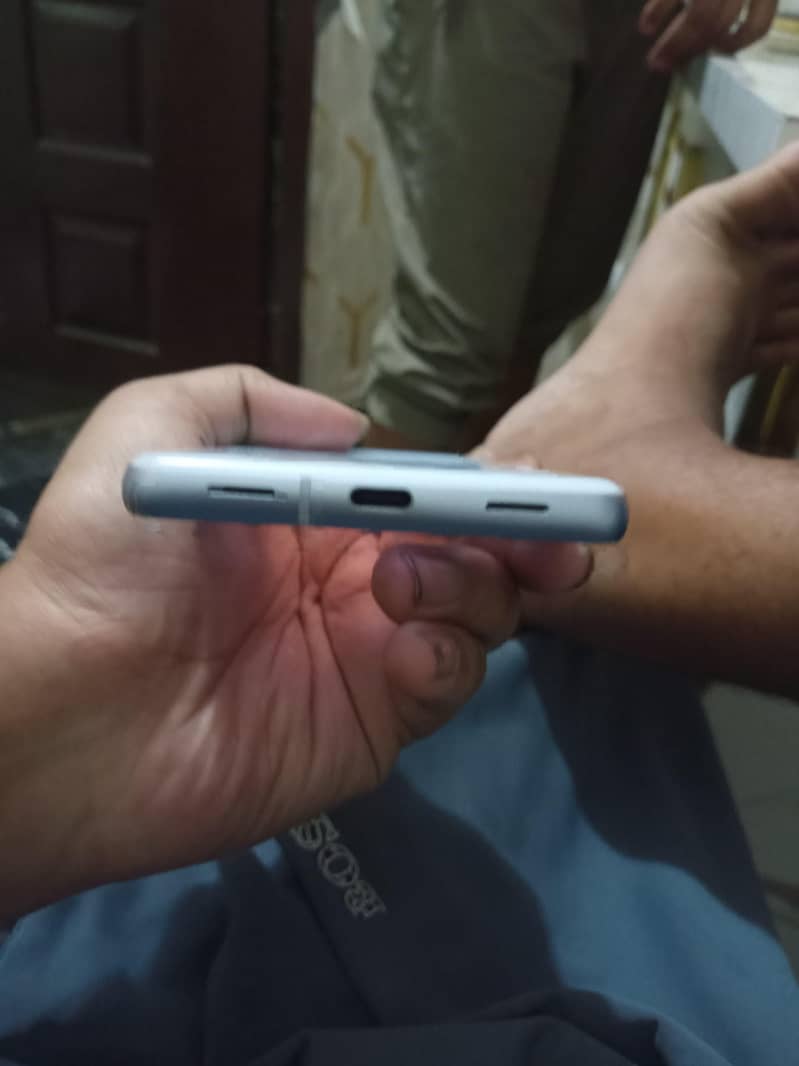 Google Pixel 7a 2