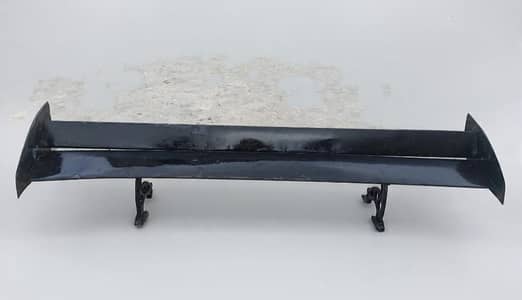 Spoiler for Car ot rusted  condition like new