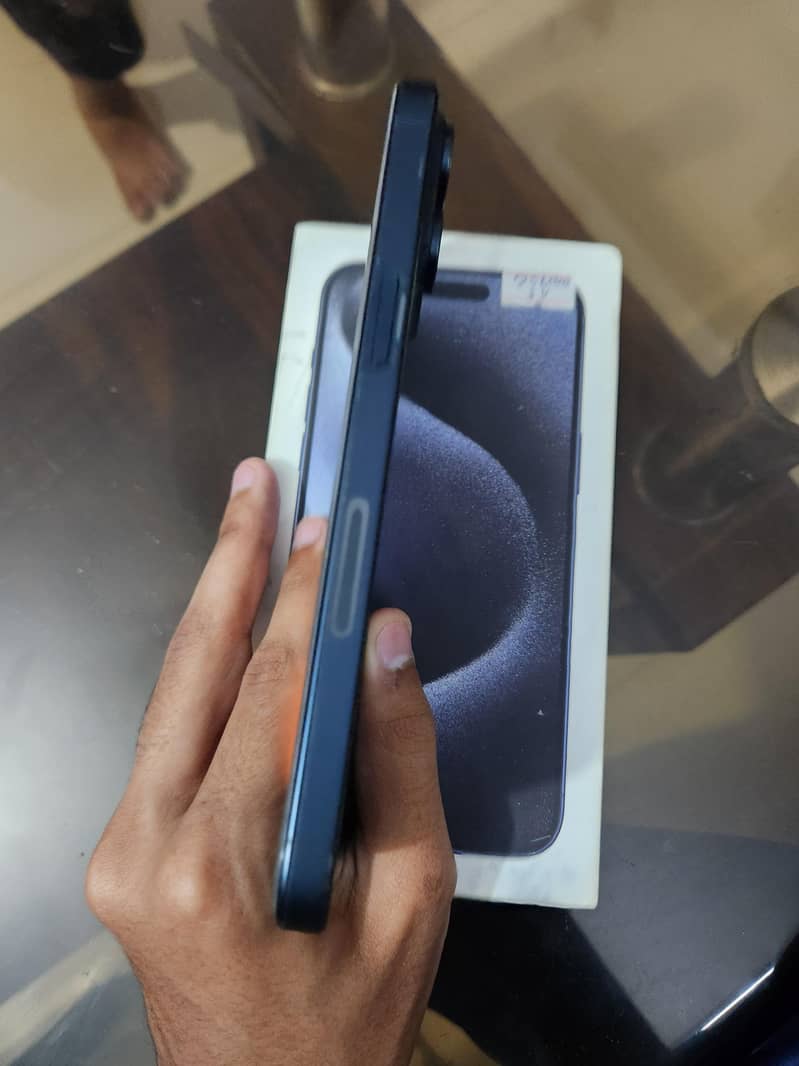 Apple iPhone 15 Pro Max 2