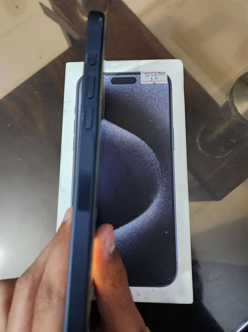 Apple iPhone 15 Pro Max 4