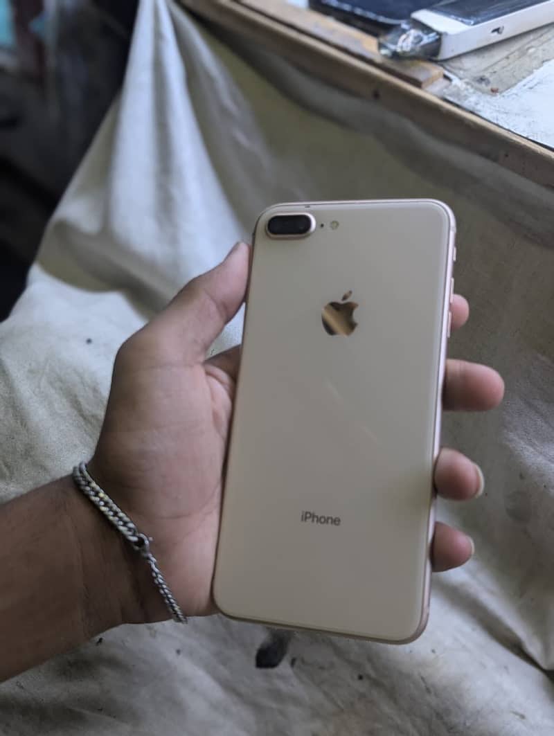 Apple iPhone 8 Plus 0