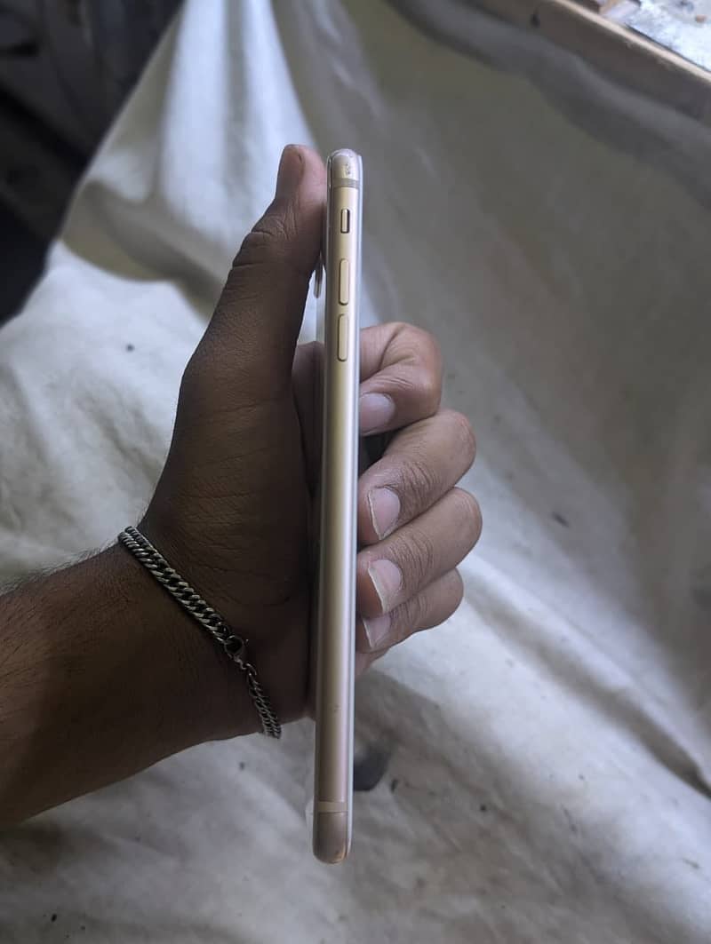 Apple iPhone 8 Plus 1
