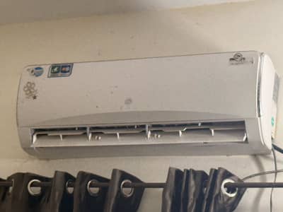 Urgent sale : *energy saving inverter* 10 10 condition cumpany pel