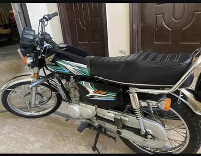honda 125 neat and clean koi km ni hona wala bio matric mil jaya gi
