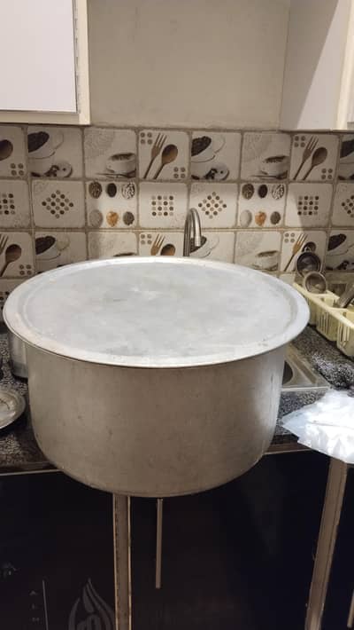 STEEL N SILVER CROCKERY
