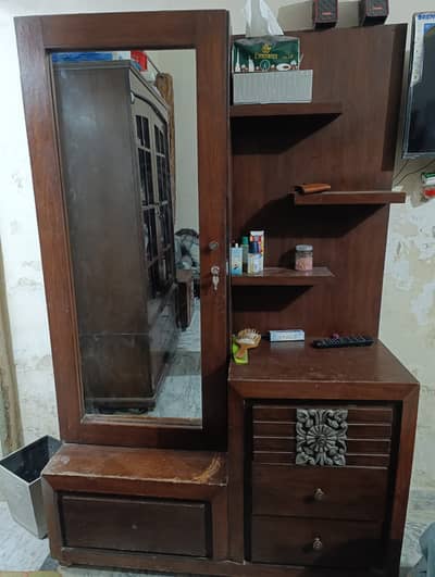 Dressing Table with Large Mirror – Urgent Sale