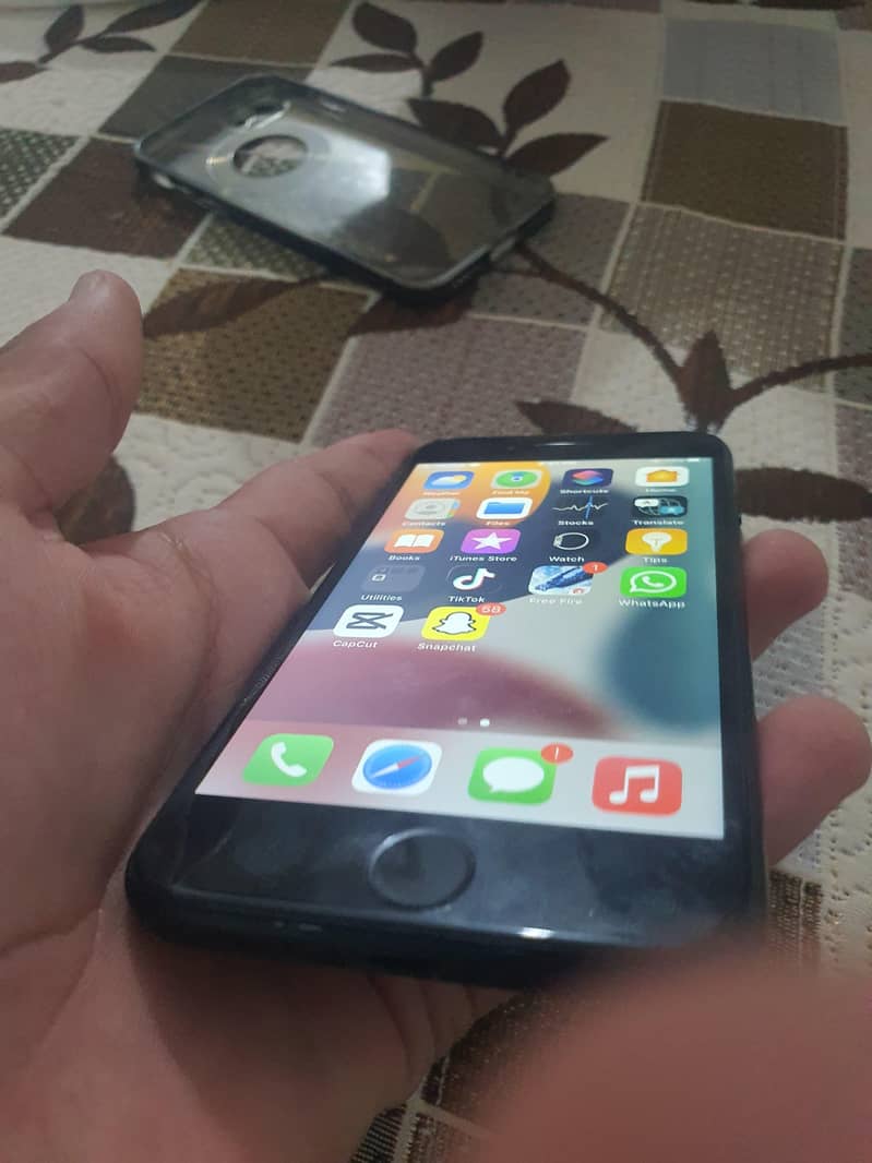 Apple iPhone 7 1