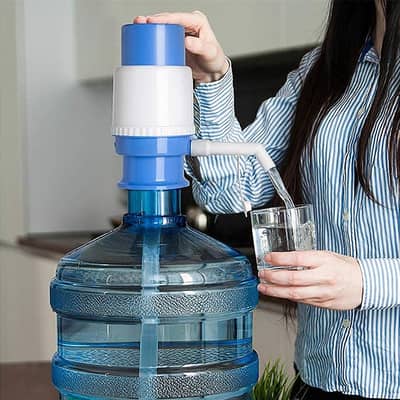 Manual hand pump water dispenser