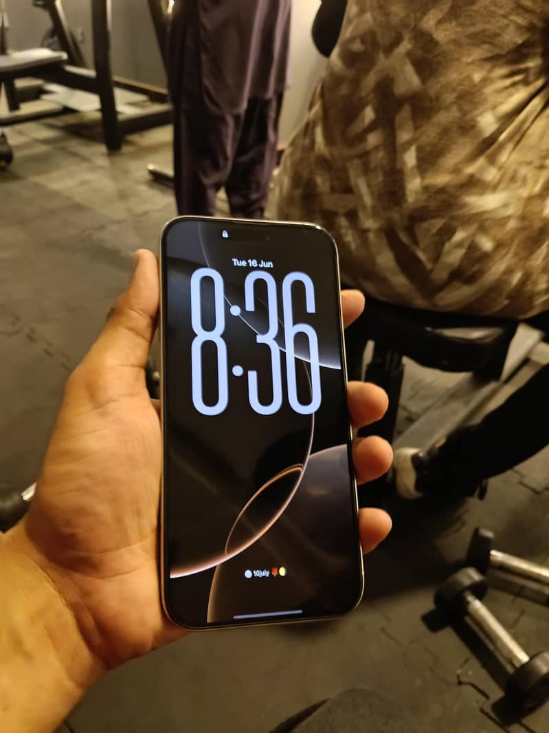 Apple iPhone 16 Pro Max 0