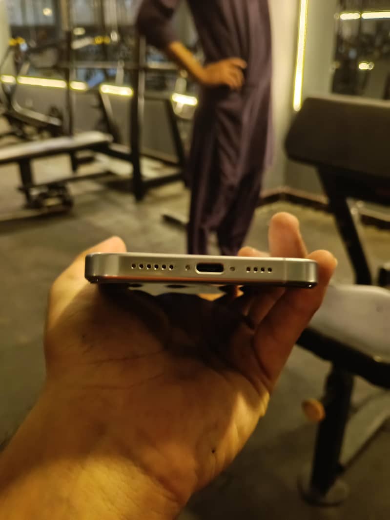 Apple iPhone 16 Pro Max 5