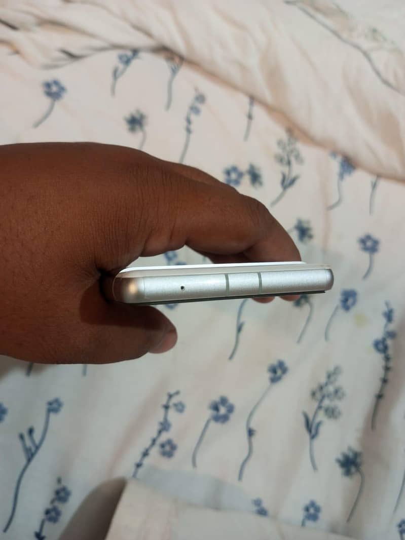 Google Pixel 7a 3