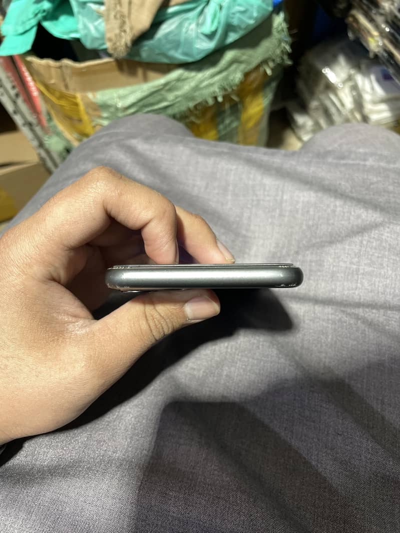 Apple iPhone 11 4