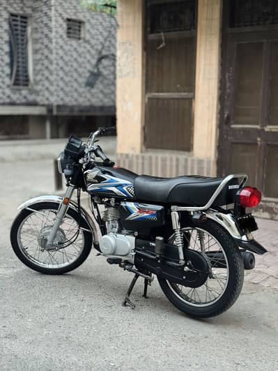 Honda cg 125 (2025) All Punjab register lush condition