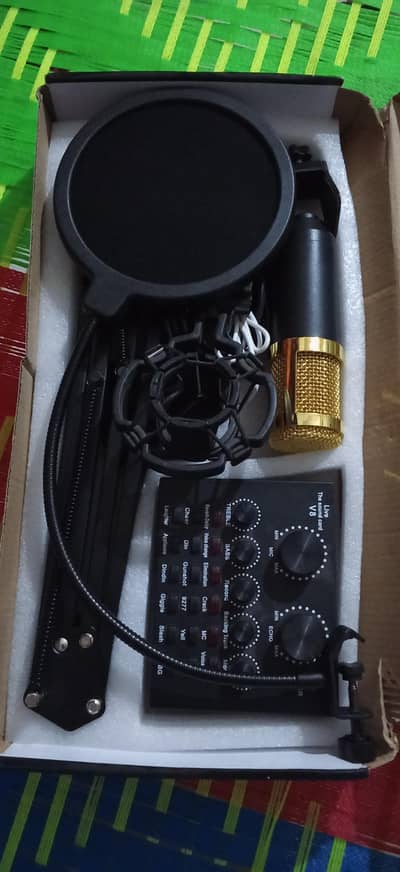 V8 Professional Condenser Microphone / Sound Card