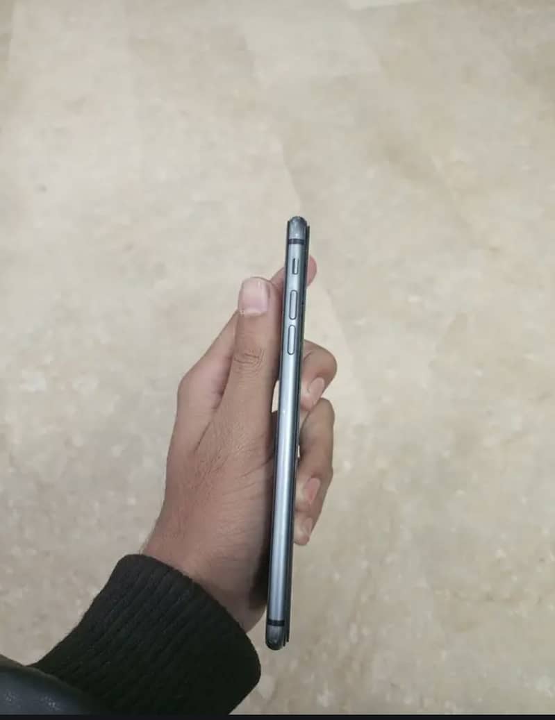 Apple iPhone 8 Plus 3