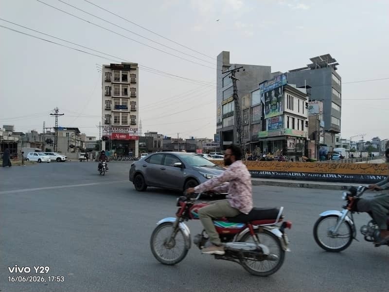 پرکشش پرائم لوکیشن پر پلاٹ کی قیمت میں پانچ مرلہ  کارنر  پرانا گھر 1