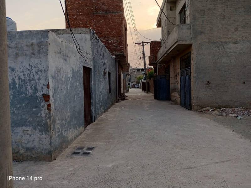 پرکشش پرائم لوکیشن پر پلاٹ کی قیمت میں پانچ مرلہ  کارنر  پرانا گھر 4