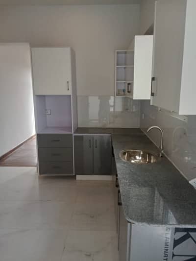 PHASE 5 SLIGHTLY USE 2 BED FLAT FOR SALE WITH LIFT PARKING WITH BANK LOUN AVAILABLE