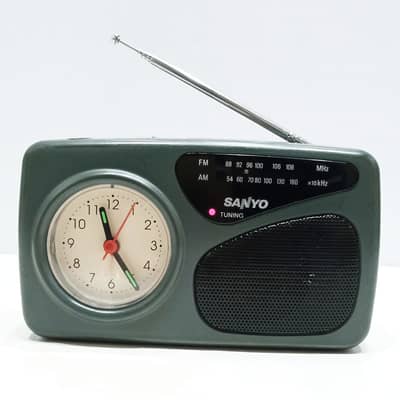 Vintag 1990s Sanyo RPM-C8 AM/FM Radio with Alarm Clock | Made in Japan