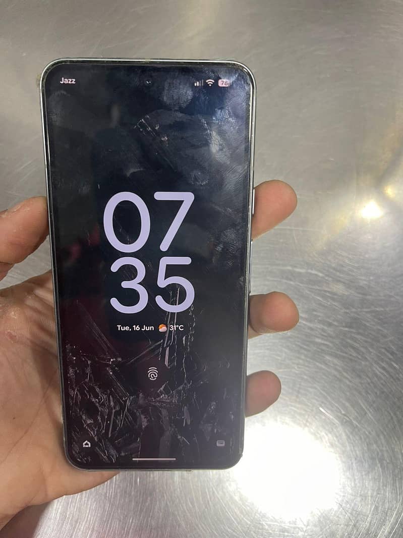 Google Pixel 8 3