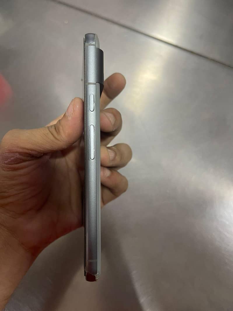 Google Pixel 8 4